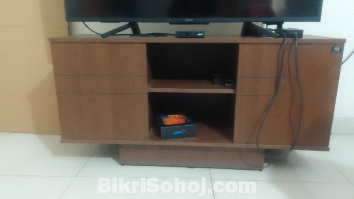 রিগাল এর টিভি ট্রলি